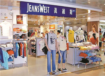 【財經(jīng)觀察】服裝品牌迎中年危機 轉(zhuǎn)型創(chuàng)新引領(lǐng)鞋帽零售華麗轉(zhuǎn)身
